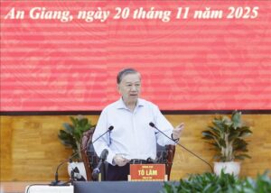 Tổng Bí thư Tô Lâm phát biểu chỉ đạo tại buổi làm việc với Ban Thường vụ Tỉnh ủy An Giang. Ảnh: TTXVN